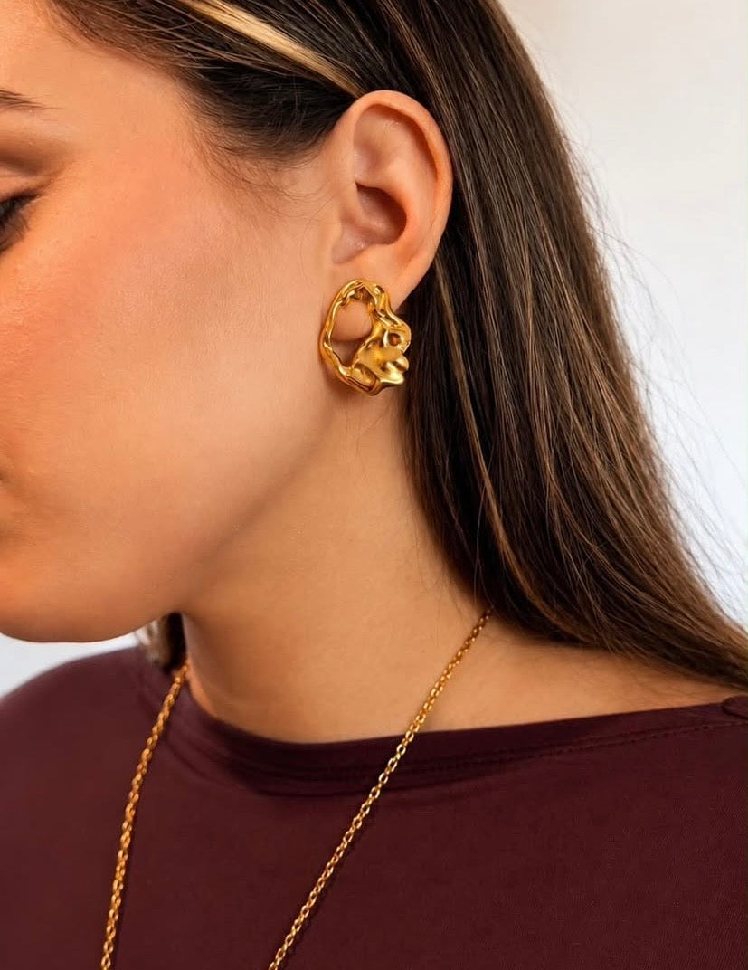 Brinco Orgânico Esculpido Dourado