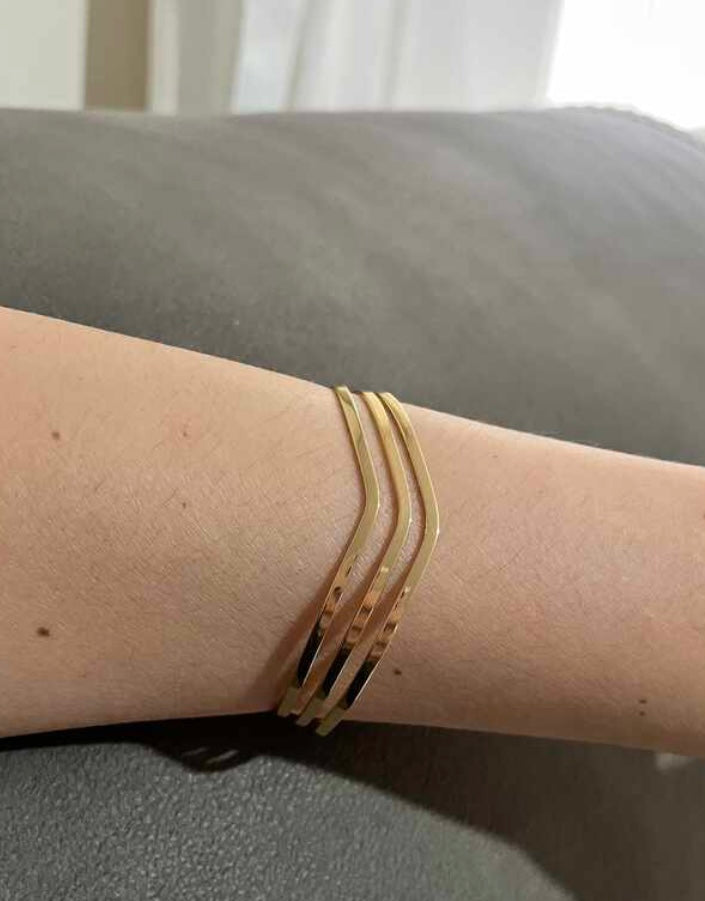 Bracelete Rígido Orgânico Ondulado Três Fios Dourado