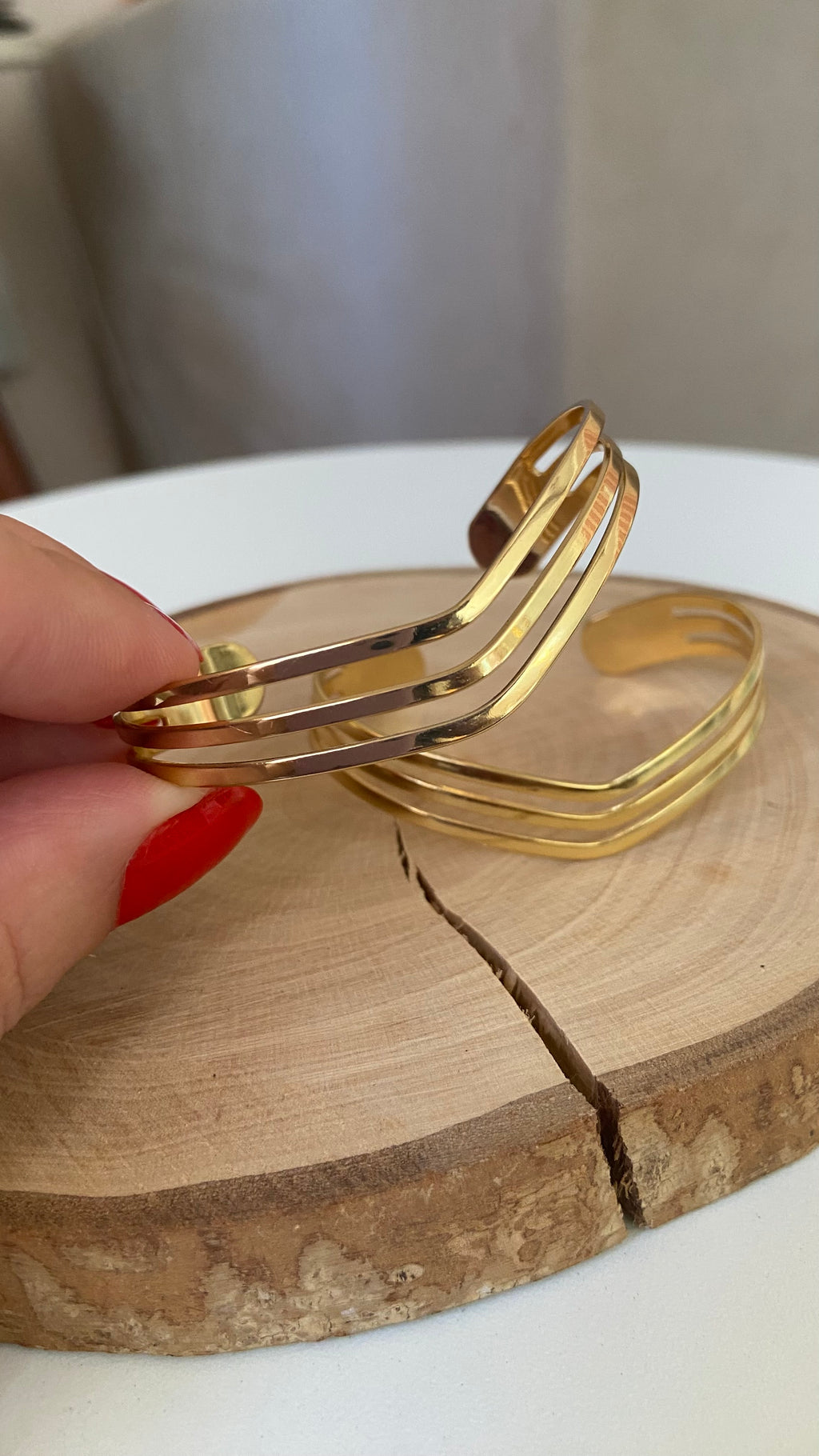 Bracelete Rígido Orgânico Ondulado Três Fios Dourado